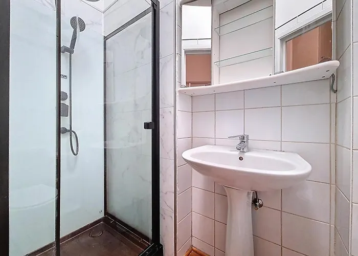 Moderne Et Lumineux Proche De La Gare Et Airport Шарлеруа